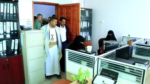 صنعاء مدير هيئة المواصفات يتفقد الإنضباط الوظيفي بالهيئة وفرعها بالأمانة ومركز صنعاء الرقابي صنعاء مدير هيئة المواصفات يتفقد الإنضباط الوظيفي بالهيئة وفرعها بالأمانة ومركز صنعاء الرقابي
