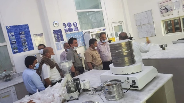 مدير عام هيئة المواصفات يتفقد عددا من مطاحن الحديدة لمتابعة تنفيذ قرار تحديد استخلاص الدقيق