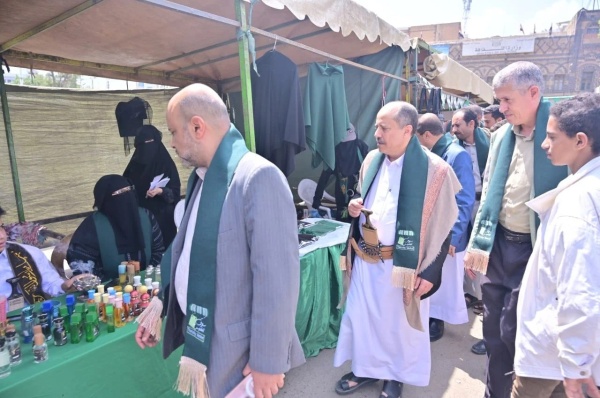 صنعاء وزارة الاقتصاد والجهات التابعة لها تشتري منتجات من الأسر المنتجة لنزلاء دار الأيتام