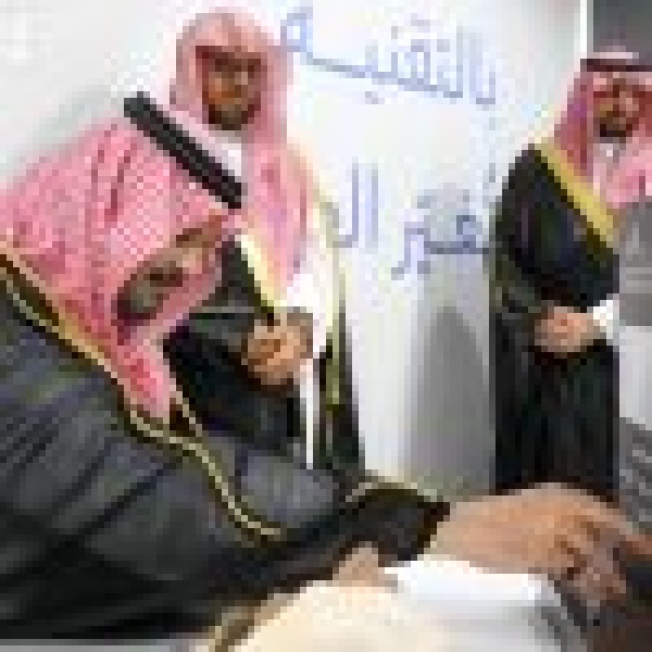 أمير المدينة المنورة يدش ن أكاديمية طويق التقنية ومشروعات تعليمية بقيمة 300 مليون ريال