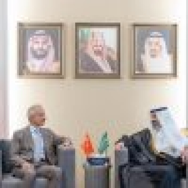 السواحه يناقش مع وزير النقل والبنية التحتية التركي تعزيز الشراكة في التقنية والذكاء الاصطناعي السواحه يناقش مع وزير النقل والبنية التحتية التركي تعزيز الشراكة في التقنية والذكاء الاصطناعي