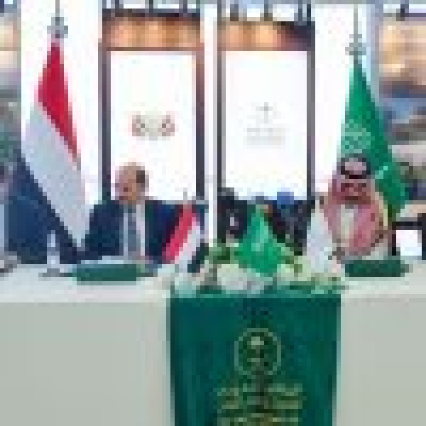 اتفاقية سعودية يمنية لتوريد مشتقات نفطية بقيمة 150 مليون دولار دعم ا لقطاع الطاقة وتشغيل محطات الكهرباء في اليمن اتفاقية سعودية يمنية لتوريد مشتقات نفطية بقيمة 150 مليون دولار دعم ا لقطاع الطاقة وتشغيل محطات الكهرباء في اليمن