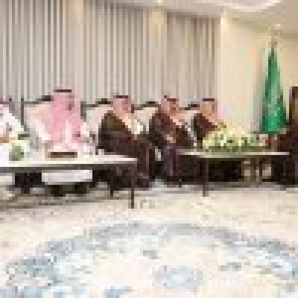 اط لع على إنجازات مطار ي نجران وشرورة أمير نجران يستقبل المدير التنفيذي لمطارات الثاني وعدد ا من قياداتها اط لع على إنجازات مطار ي نجران وشرورة أمير نجران يستقبل المدير التنفيذي لمطارات الثاني وعدد ا من قياداتها