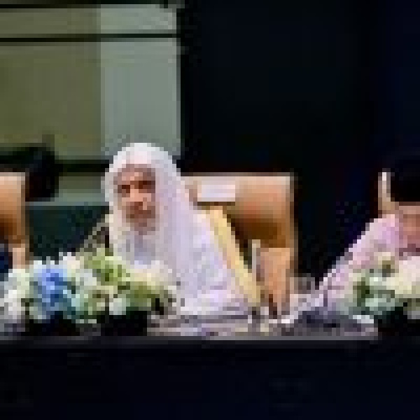 العيسى يدش ن الملتقى الرابع لمجلس علماء آسيان ويطلق مشروع اللغة العربية للحف اظ في المنطقة