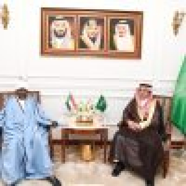 ناقشا الموضوعات ذات الاهتمام المشترك مدير فرع وزارة الخارجية بمنطقة مكة يستقبل القنصل العام السوداني ناقشا الموضوعات ذات الاهتمام المشترك مدير فرع وزارة الخارجية بمنطقة مكة يستقبل القنصل العام السوداني