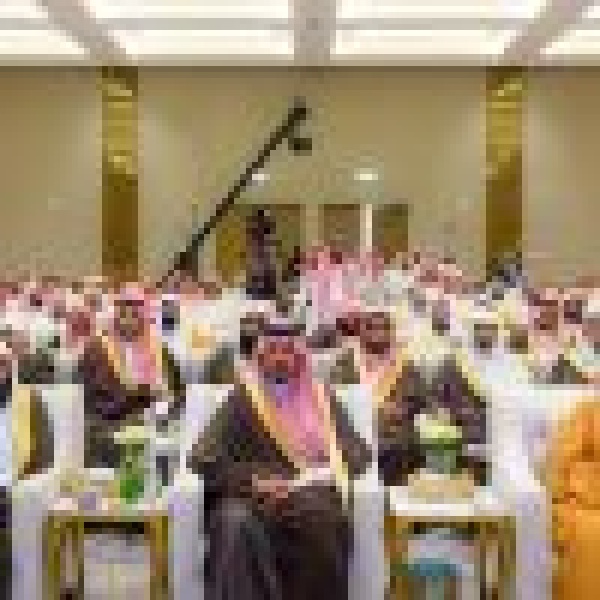 أمير المدينة المنورة يرعى الحفل الختامي لرئاسة الشؤون الدينية لموسم حج 1447هـ أمير المدينة المنورة يرعى الحفل الختامي لرئاسة الشؤون الدينية لموسم حج 1447هـ