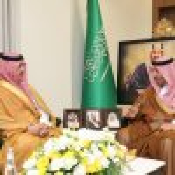 استعرض تقريرها نصف السنوي لعام 2026 أمير نجران يستقبل مدير الأحوال المدنية بالمنطقة استعرض تقريرها نصف السنوي لعام 2026 أمير نجران يستقبل مدير الأحوال المدنية بالمنطقة