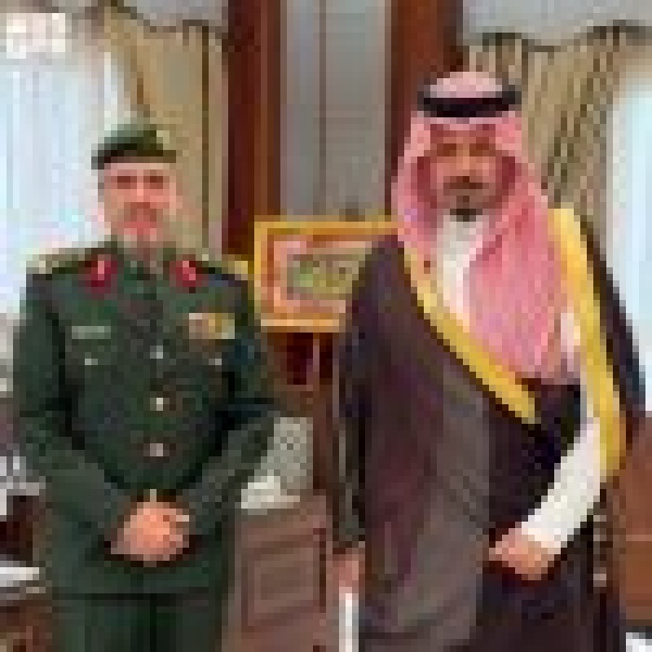 أمير المدينة المنورة يستقبل مدير جوازات المنطقة أمير المدينة المنورة يستقبل مدير جوازات المنطقة