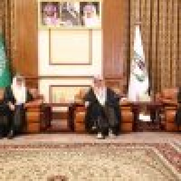ثم ن دورها في خدمة التعليم والبحث العلمي مفتي المملكة يستقبل رئيس جامعة الطائف ثم ن دورها في خدمة التعليم والبحث العلمي مفتي المملكة يستقبل رئيس جامعة الطائف