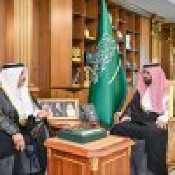 اط لع على تقريره السنوي لعام 2025 أمير جازان يستقبل مدير فرع صندوق التنمية الزراعية بالمنطقة اط لع على تقريره السنوي لعام 2025 أمير جازان يستقبل مدير فرع صندوق التنمية الزراعية بالمنطقة