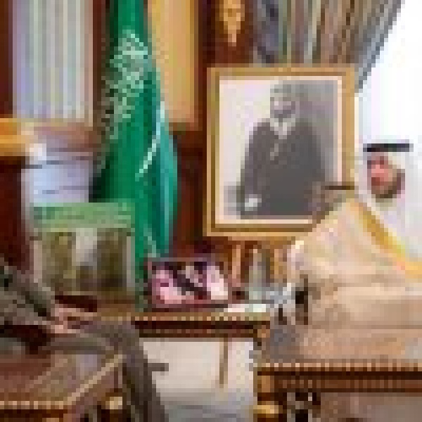 نائب أمير المدينة المنورة يستقبل مدير الإدارة العامة لمكافحة المخدرات بالمنطقة نائب أمير المدينة المنورة يستقبل مدير الإدارة العامة لمكافحة المخدرات بالمنطقة