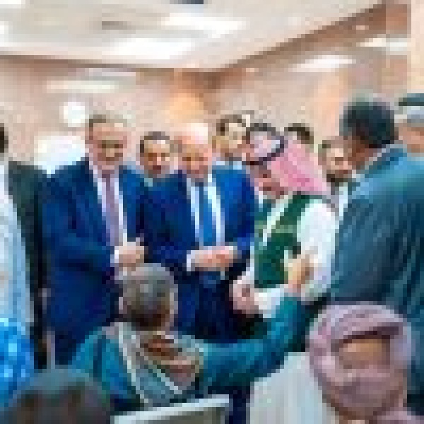رئيس الوزراء اليمني يزور مستشفى الأمير محمد بن سلمان في عدن رئيس الوزراء اليمني يزور مستشفى الأمير محمد بن سلمان في عدن