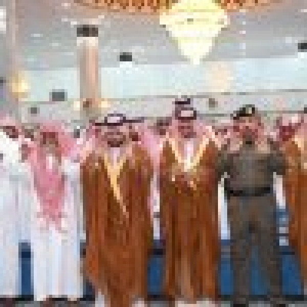 أمير جازان يؤدي صلاة الميت على المتوفين في حادث حريق صامطة أمير جازان يؤدي صلاة الميت على المتوفين في حادث حريق صامطة