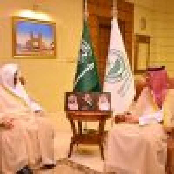 محافظ جدة يستقبل رئيس المحكمة العامة بالمحافظة محافظ جدة يستقبل رئيس المحكمة العامة بالمحافظة