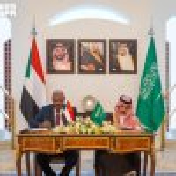 وزير الخارجية ونظيره السوداني يوق عان وثيقة إنشاء مجلس التنسيق السعودي السوداني وزير الخارجية ونظيره السوداني يوق عان وثيقة إنشاء مجلس التنسيق السعودي السوداني