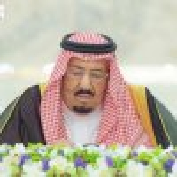 خادم الحرمين الشريفين يرأس جلسة مجلس الوزراء في جدة
