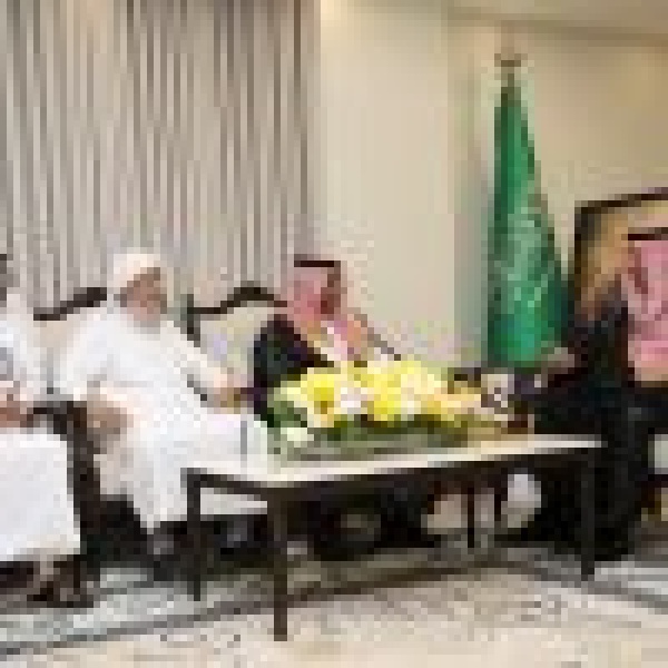 اط لع على نجاح تجربة زراعة نخيل العجوة أمير نجران يستقبل مدير فرع وزارة البيئة بالمنطقة اط لع على نجاح تجربة زراعة نخيل العجوة أمير نجران يستقبل مدير فرع وزارة البيئة بالمنطقة