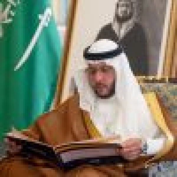 نائب أمير المدينة المنورة يط لع على مؤشرات وبيانات التنمية الاقتصادية بالمنطقة