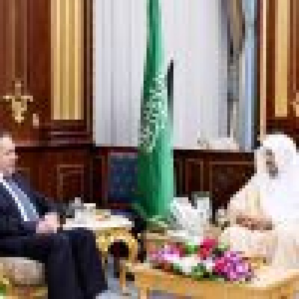 استعرضا العلاقات الثنائية بين البلدين رئيس مجلس الشورى يستقبل السفير الروسي لدى المملكة استعرضا العلاقات الثنائية بين البلدين رئيس مجلس الشورى يستقبل السفير الروسي لدى المملكة