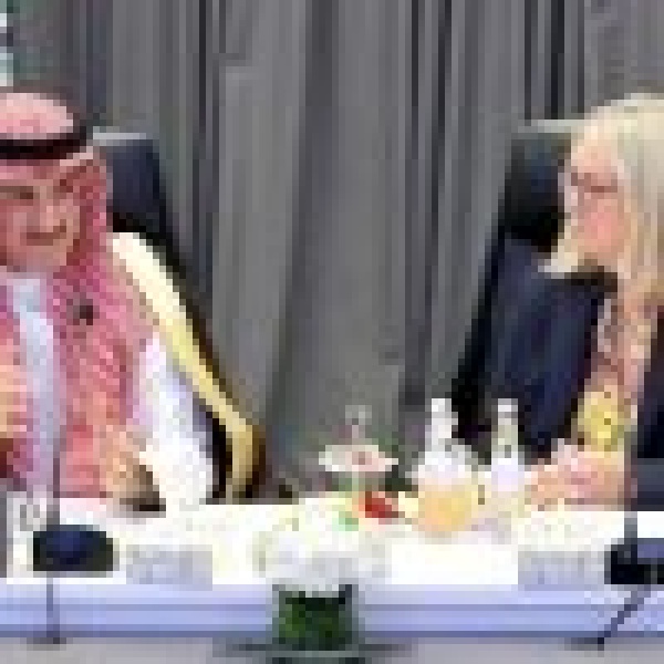 وزيرة الدولة للمهارات بالمملكة المتحدة تشيد بالنموذج السعودي لضمان وضبط جودة التعليم والتدريب وزيرة الدولة للمهارات بالمملكة المتحدة تشيد بالنموذج السعودي لضمان وضبط جودة التعليم والتدريب