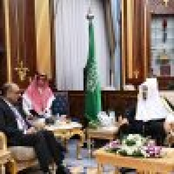 استعرضا العلاقات الثنائية وس بل تعزيزها في مختلف المجالات رئيس مجلس الشورى يستقبل السفير الهندي لدى المملكة