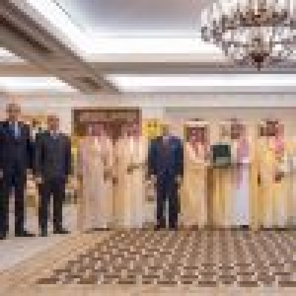 بحثا سبل الاستفادة من المقومات الطبيعية بالمنطقة وتعزيز جاذبية الزوار أمير القصيم يستقبل رئيس المنظمة العربية للسياحة