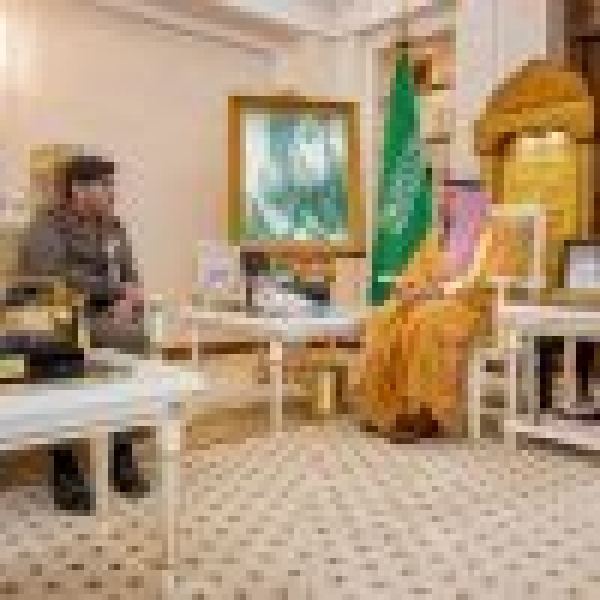 أمير القصيم يستقبل مدير العيادات الشاملة التخصصية لقوى الأمن بالمنطقة أمير القصيم يستقبل مدير العيادات الشاملة التخصصية لقوى الأمن بالمنطقة