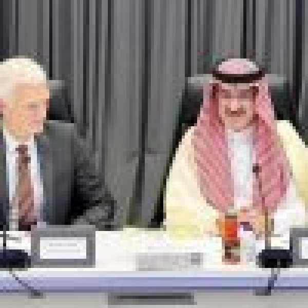 مدير التعليم والمهارات في oecd غرفة حالة التعليم والتدريب تمثل نموذج ا مهم ا يمك ن للدول الأخرى الاستفادة منه في تطوير قدراتها