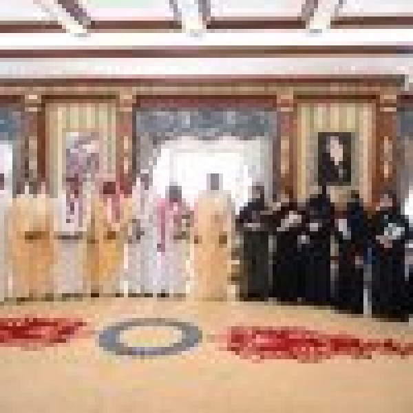 نائب أمير المدينة المنورة يكرم الطلبة الفائزين في المنافسات الدولية نائب أمير المدينة المنورة يكرم الطلبة الفائزين في المنافسات الدولية