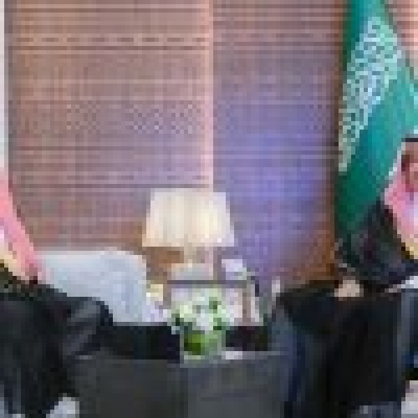 اط لع على أبرز مشاريعه وخططه المستقبلية أمير الباحة يستقبل مدير فرع وزارة النقل والخدمات اللوجستية بالمنطقة