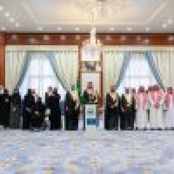 أمير المدينة المنورة يكر م الفائزين في كأس المدينة للذكاء الاصطناعي
