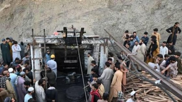 مصرع 34 شخصا إثر انفجار في منجم فحم غرب باكستان مصرع 34 شخصا إثر انفجار في منجم فحم غرب باكستان