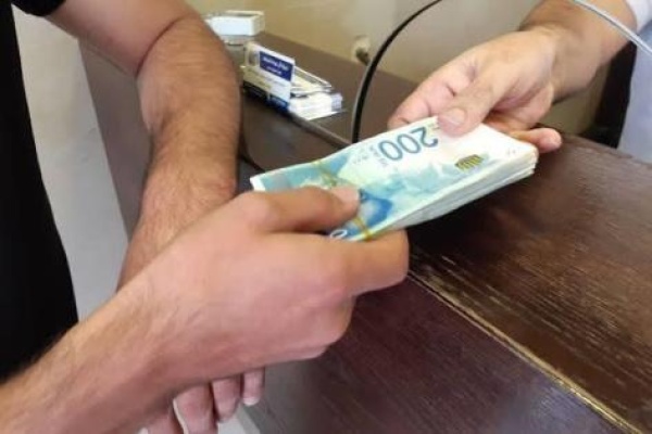 الخبير المالي محمد سلامة لراية تهديد قطع العلاقات المصرفية ابتزاز سياسي هدف ه عزل غزة ماليا وإيصال اقتصادنا للصفر
