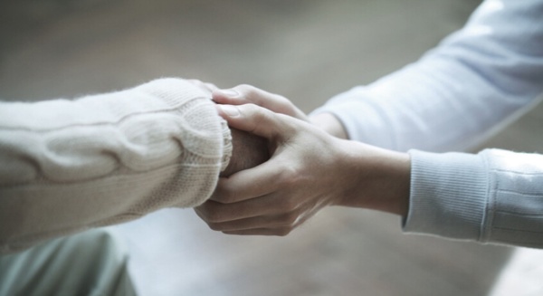 مفاجأة علمية مساعدة الآخرين تجعل الدماغ أكثر شبابا مفاجأة علمية مساعدة الآخرين تجعل الدماغ أكثر شبابا