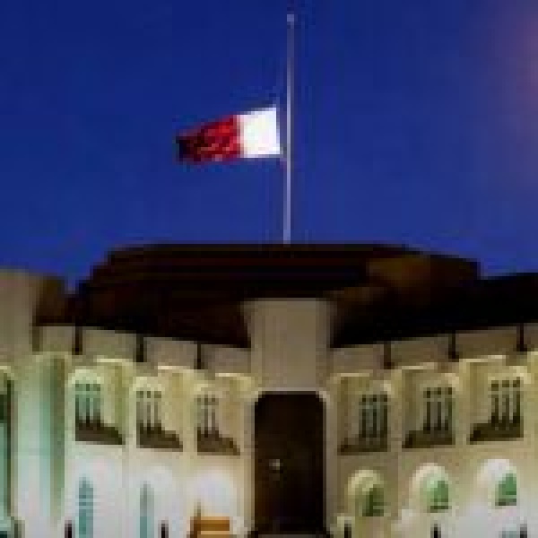 قطر تنعى الأمير الشيخ حمد بن خليفة آل ثاني حداد رسمي لمدة أربعة أيام وتعطيل العمل وتنكيس الأعلام قطر تنعى الأمير الشيخ حمد بن خليفة آل ثاني حداد رسمي لمدة أربعة أيام وتعطيل العمل وتنكيس الأعلام