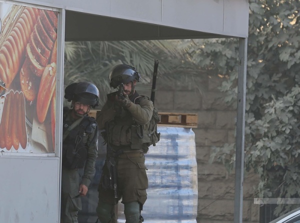 إصابة 3 فلسطينيين بينهم رضيع برصاص العدو الصهيوني في الضفة