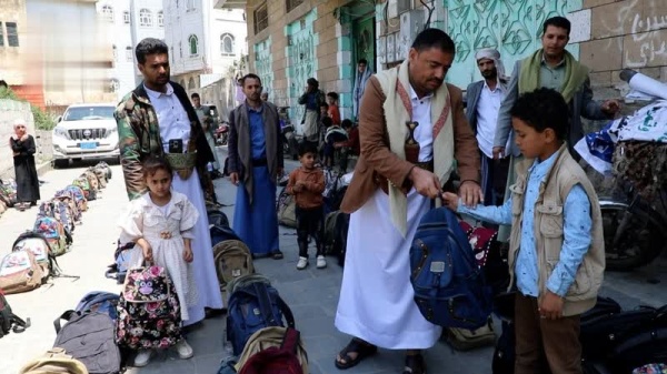 توزيع حقائب مدرسية لأبناء الجرحى والأسرى في إب والضالع توزيع حقائب مدرسية لأبناء الجرحى والأسرى في إب والضالع