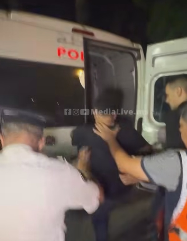 توقيف فنان راي جزائري مشهور بالمحمدية بعد حادثة سير والسياقة تحت تأثير الكحول توقيف فنان راي جزائري مشهور بالمحمدية بعد حادثة سير والسياقة تحت تأثير الكحول