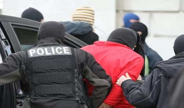 طبربة ضبط 6 اشخاص بينهم امراة بصدد النبش عن الكنوز داخل منزل قديم طبربة ضبط 6 اشخاص بينهم امراة بصدد النبش عن الكنوز داخل منزل قديم