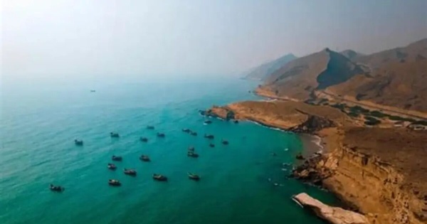 تضارب الأنباء في ذباب وباب المندب الحكومة تعلن تقدم ا والحوثيون ينفون تضارب الأنباء في ذباب وباب المندب الحكومة تعلن تقدم ا والحوثيون ينفون
