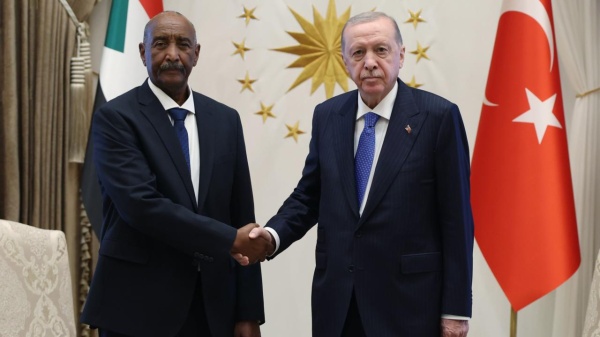 لقاء البرهان وأردوغان يناقش سبل تعزيز الشراكة بين الخرطوم وأنقرة لقاء البرهان وأردوغان يناقش سبل تعزيز الشراكة بين الخرطوم وأنقرة