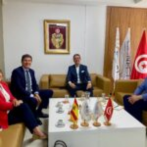 كوناكت تستقبل السفير الإسباني دفع جديد للشراكة الاقتصادية بين تونس وإسبانيا كوناكت تستقبل السفير الإسباني دفع جديد للشراكة الاقتصادية بين تونس وإسبانيا