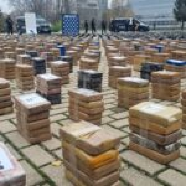 المخدرات في موانئ كبرى وغواصات مخدرات كواليس حرب أوروبا على تجارة الكوكايين