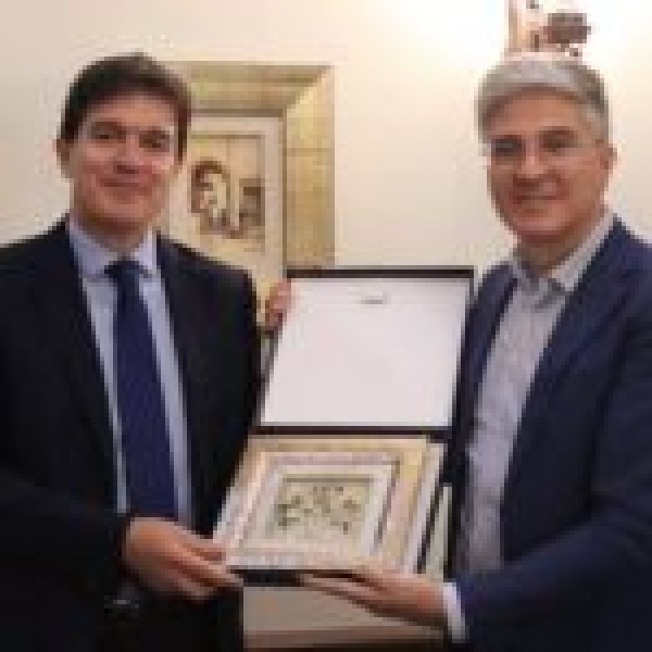 السفير الإسباني يبحث مع الجامعة التونسية لوكالات الأسفار آفاق تعزيز التعاون السياحي المستدام