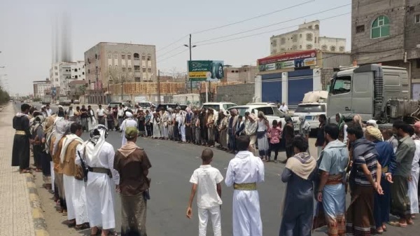 وقفات جماهيرية بالحديدة تبارك تنفيذ القوات المسلحة قرار فرض الحصار البحري على العدو السعودي وقفات جماهيرية بالحديدة تبارك تنفيذ القوات المسلحة قرار فرض الحصار البحري على العدو السعودي