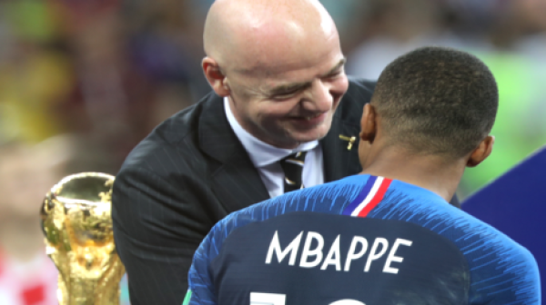 بعد تصريحات سيناتورة باراغواي العنصرية ضد مبابي الاتحاد الفرنسي يصع د والفيفا يرد بعد تصريحات سيناتورة باراغواي العنصرية ضد مبابي الاتحاد الفرنسي يصع د والفيفا يرد