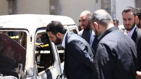 أحدها استهدف الطوق الأمني لماكرون خيط هام يقود إلى منفذي تفجيري دمشق أحدها استهدف الطوق الأمني لماكرون خيط هام يقود إلى منفذي تفجيري دمشق