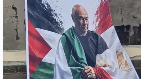 بجدارية بين الأنقاض غزة تكرم حسام حسن بجدارية بين الأنقاض غزة تكرم حسام حسن