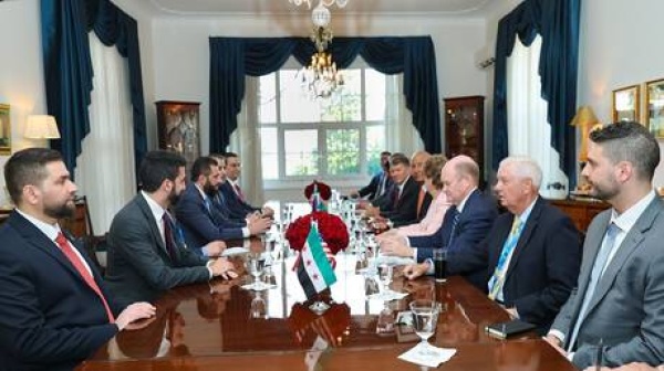 الشرع يلتقي المبعوث الأمريكي باراك على هامش قمة الناتو في أنقرة