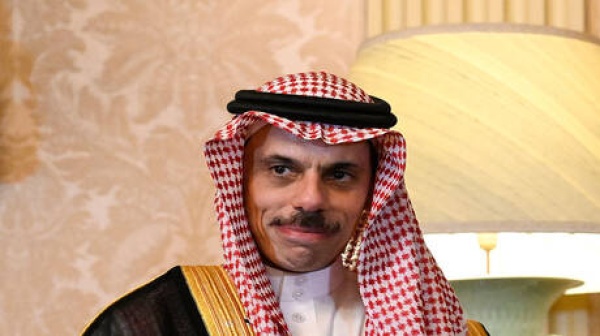 وزير الخارجية السعودي يتلقى اتصالا من رئيس الوزراء القطري